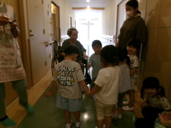 103 0939 600x450 - やる気保育園の園児たちと一緒🌷🌷