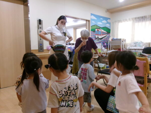 103 0942 600x450 - やる気保育園の園児たちと一緒🌷🌷