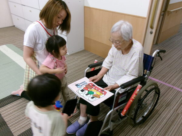 103 1037 600x450 - やる気保育園の園児たちと一緒🌷🌷