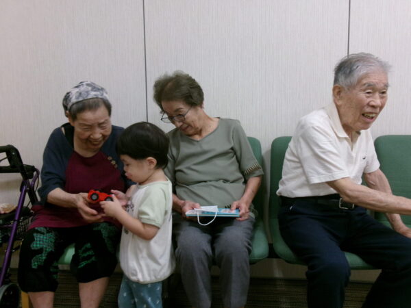 103 1045 600x450 - やる気保育園の園児たちと一緒🌷🌷