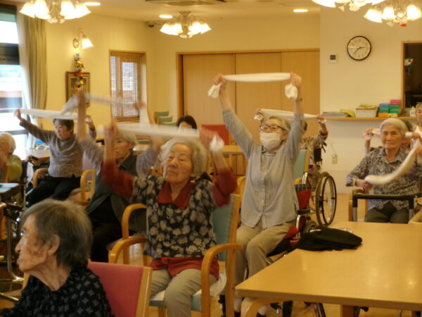 102 4291 600x450 - みんなで体操🎵 1・2・3～(/・ω・)/
