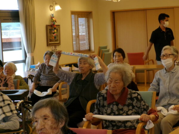 102 4296 600x450 - みんなで体操🎵 1・2・3～(/・ω・)/