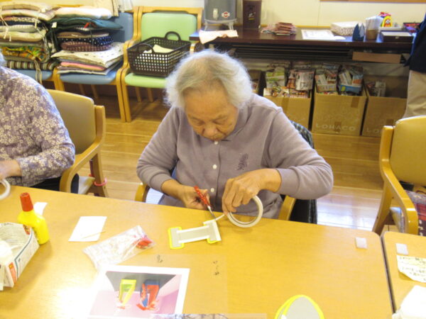 伊賀CHデイ☆壁面制作の様子と手芸『お正月飾り』作り☆ IMG 3679 600x450 - 伊賀CHデイ☆壁面制作の様子と手芸『お正月飾り』作り☆