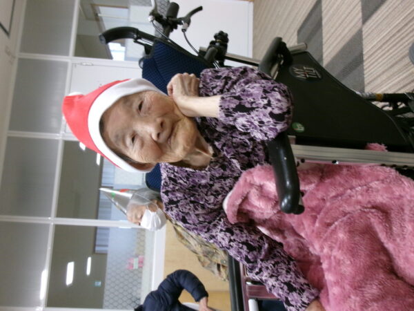 103 1823 600x450 - クリスマスコンサート後にサンタ登場