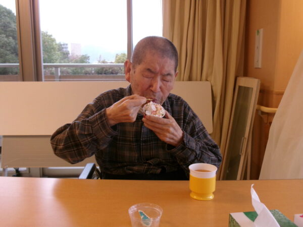 103 1845 600x450 - クリスマスコンサート後にサンタ登場