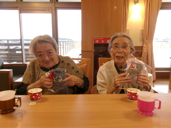 103 1863 600x450 - クリスマスコンサート後にサンタ登場