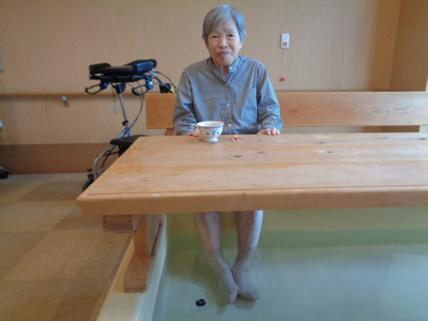 DSC07864 600x450 - 足湯をした後、クリスマスツリーを飾りました🎄