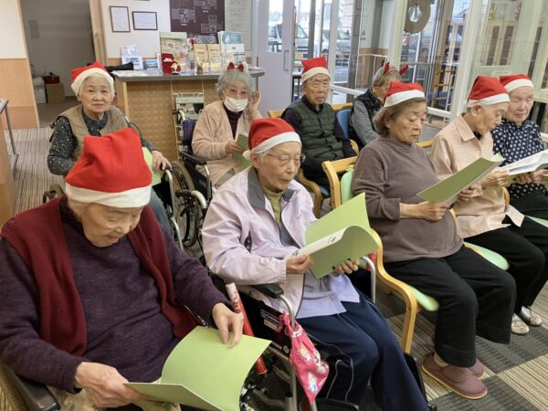 IMG 0420 600x450 - クリスマスコンサート後にサンタ登場