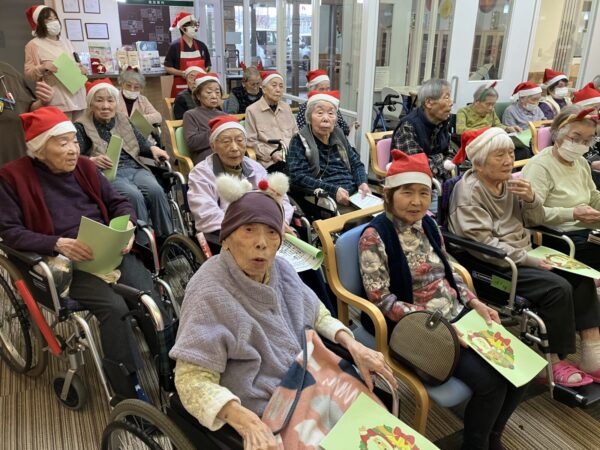 IMG 0430 600x450 - クリスマスコンサート後にサンタ登場