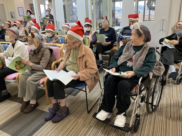 IMG 0438 600x450 - クリスマスコンサート後にサンタ登場