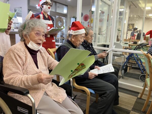 IMG 0443 600x450 - クリスマスコンサート後にサンタ登場