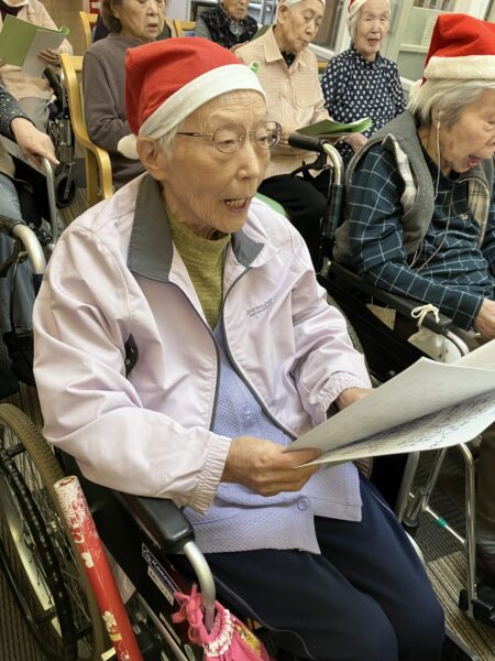 IMG 0446 450x600 - クリスマスコンサート後にサンタ登場