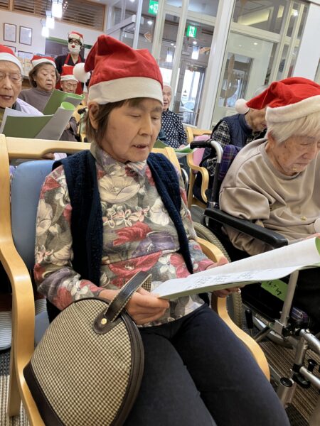 IMG 0448 450x600 - クリスマスコンサート後にサンタ登場