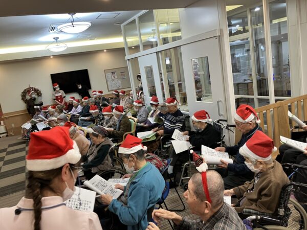 IMG 0454 600x450 - クリスマスコンサート後にサンタ登場