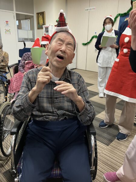 IMG 0456 450x600 - クリスマスコンサート後にサンタ登場