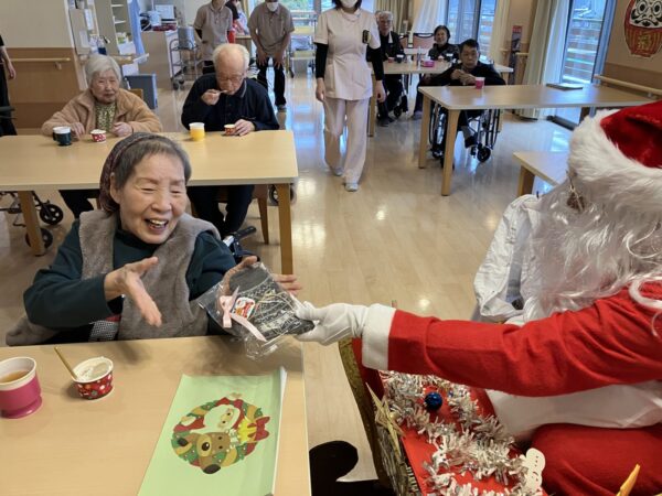 IMG 0482 600x450 - クリスマスコンサート後にサンタ登場