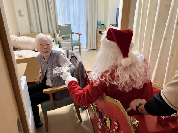 IMG 0506 600x450 - クリスマスコンサート後にサンタ登場