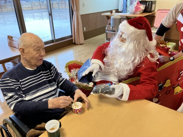 IMG 0522 600x450 - クリスマスコンサート後にサンタ登場