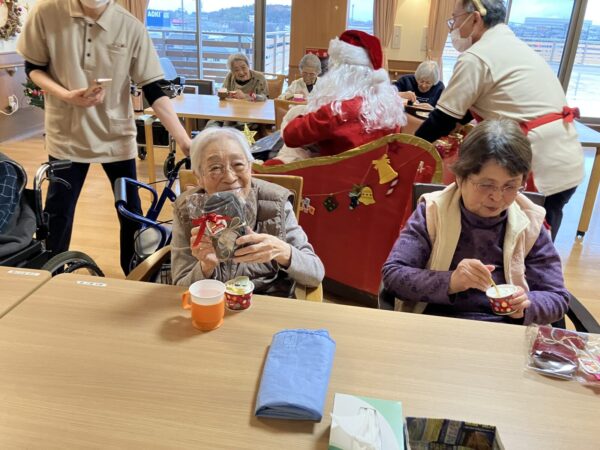 IMG 0542 600x450 - クリスマスコンサート後にサンタ登場