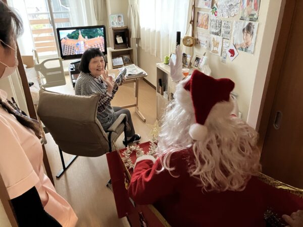 IMG 0555 600x450 - クリスマスコンサート後にサンタ登場