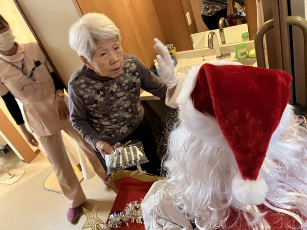 IMG 0562 600x450 - クリスマスコンサート後にサンタ登場