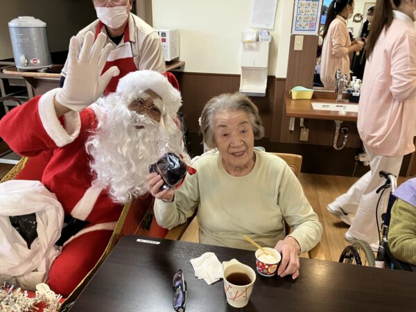 IMG 0572 600x450 - クリスマスコンサート後にサンタ登場