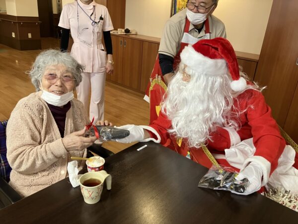 IMG 0580 600x450 - クリスマスコンサート後にサンタ登場