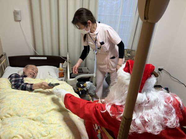 IMG 0598 600x450 - クリスマスコンサート後にサンタ登場