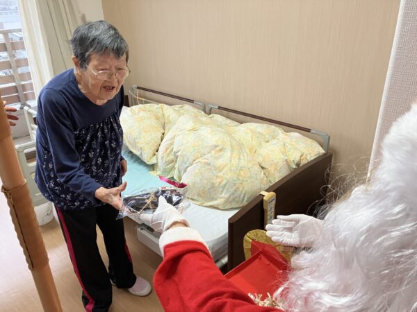 IMG 0600 600x450 - クリスマスコンサート後にサンタ登場