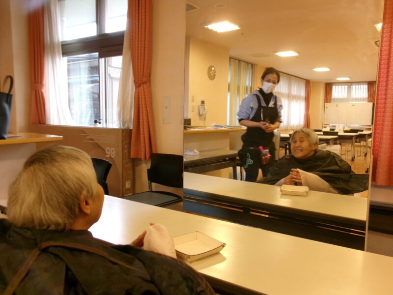 102 5082 800x600 - 訪問理美容のご様子✨✨✨✨✨✨