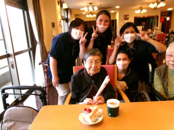 102 5130 600x450 - ２月お誕生日会🍰