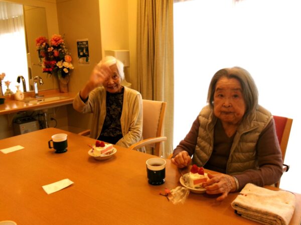 102 5141 600x450 - ２月お誕生日会🍰