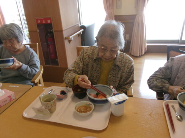 103 1985 600x450 - 特別食の日