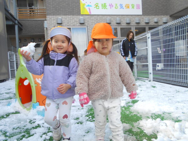 18 1 600x450 - 雪が降ってきた！！