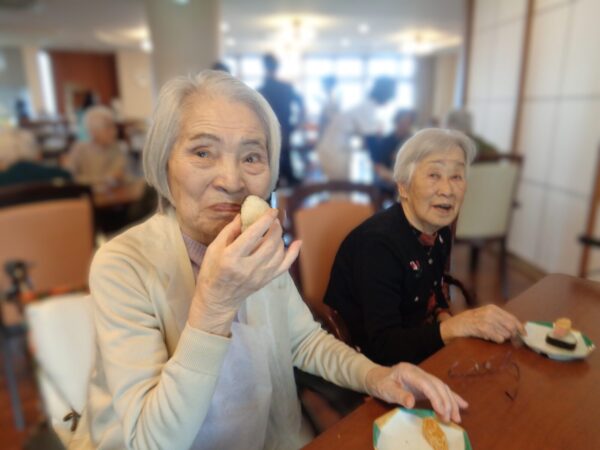 DSC08323 600x450 - 栄養士を目指す学生さんが来てくれました♪