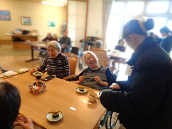 DSC08327 600x450 - 栄養士を目指す学生さんが来てくれました♪