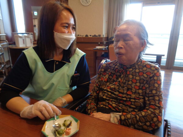 DSC08337 600x450 - 栄養士を目指す学生さんが来てくれました♪