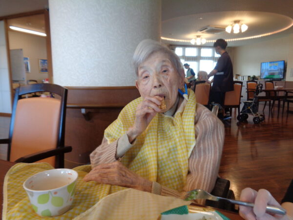 DSC08338 600x450 - 栄養士を目指す学生さんが来てくれました♪