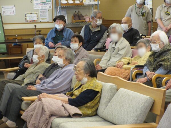 066b865ee2d0db4820c39447b9de0602 600x450 - 演歌弾き語り🎸歌謡ショーを開催！