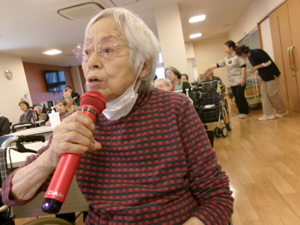 102 5329 600x450 - にちようのカラオケ🎤
