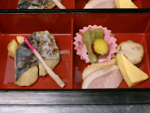 102 5342 600x450 - 4月の行事食🍱