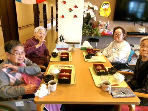 102 5350 600x450 - 4月の行事食🍱