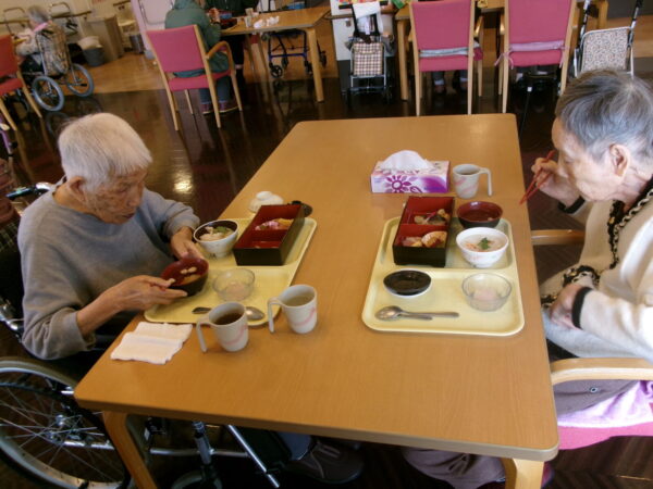 102 5353 600x450 - 4月の行事食🍱