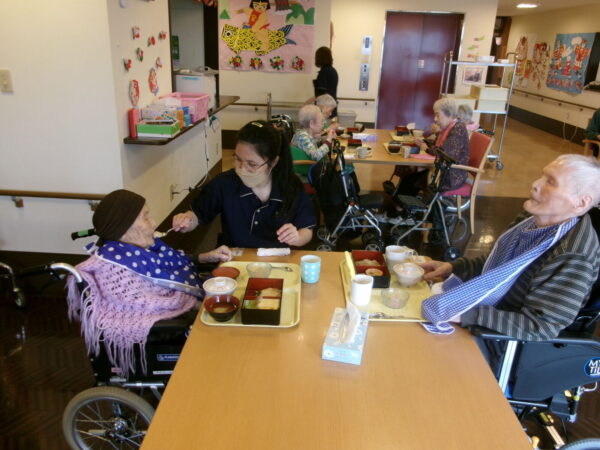 102 5356 600x450 - 4月の行事食🍱