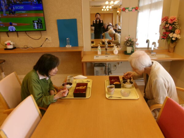 102 5361 600x450 - 4月の行事食🍱