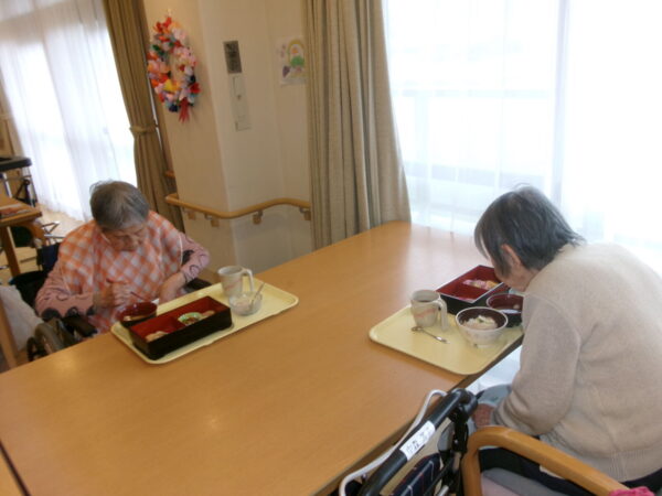 102 5364 600x450 - 4月の行事食🍱