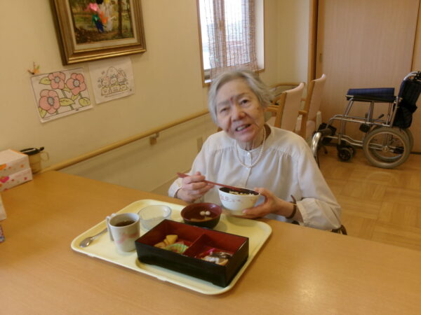 102 5365 600x450 - 4月の行事食🍱