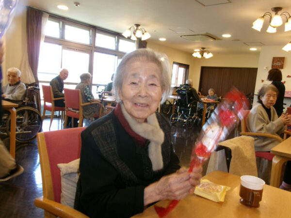 102 5373 600x450 - 4月お誕生日会🎂