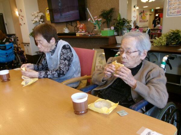 102 5387 600x450 - 4月お誕生日会🎂