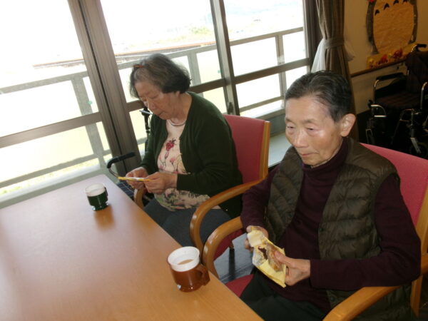 102 5389 600x450 - 4月お誕生日会🎂